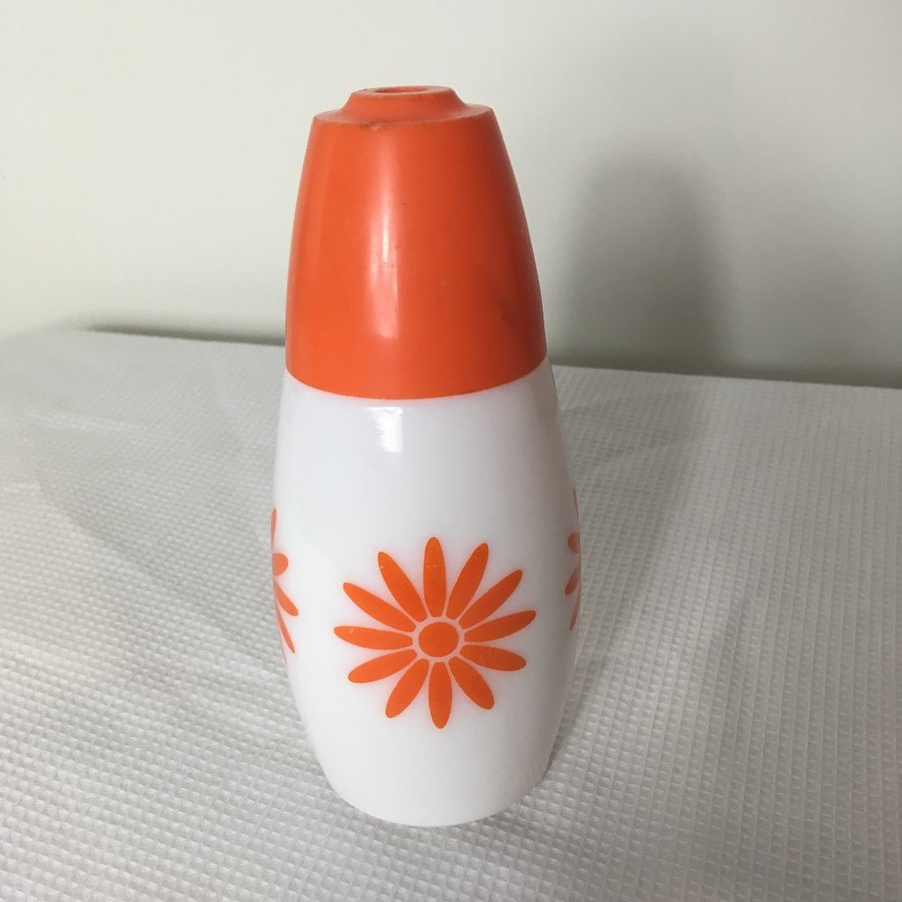White & Orange Daisy design vintage Sugar Shaker